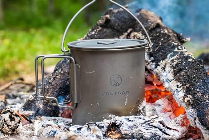 Valtcan 900ml Titanium Pot Boil Cook & Drink From One Pot, 134g Ultralight, Thicker Gauge Grade 1 Ti, Aligned Bail Handle, Lid with Steam Holes, Campfire & Stove, Mesh Bag