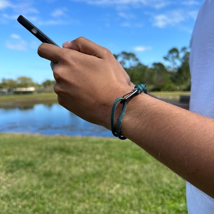 Men Paracord Survival Bracelet - Mens Hiking Outdoor Supplies, Military Gear, Camping and Hunting Accessories, Emergency Tools, Backpacks Essentials, Best Friend Gift, Fishing Equipment