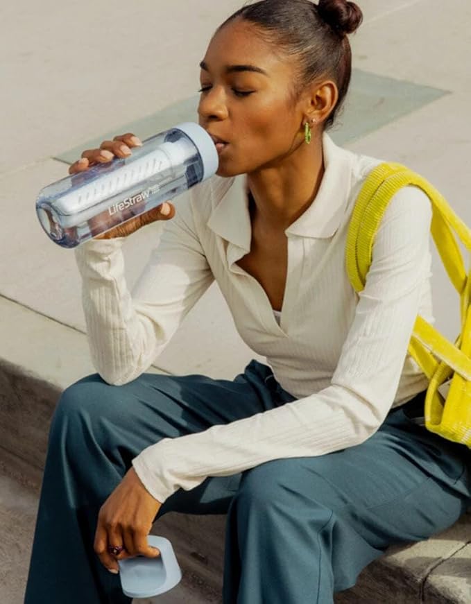LifeStraw Go Series – BPA-Free Water Filter Bottle for Travel and Everyday Use, Removes Bacteria, Parasites and Microplastics, Improves Taste, 1L Nordic Noir