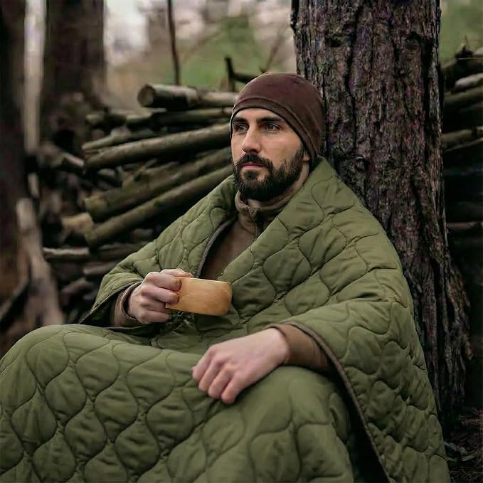 LOOGU Camo Blanket Waterproof Insulation Poncho Liner for Outdoor Camping, Hiking, Hunting, Survival, Backpacking, Picnicking
