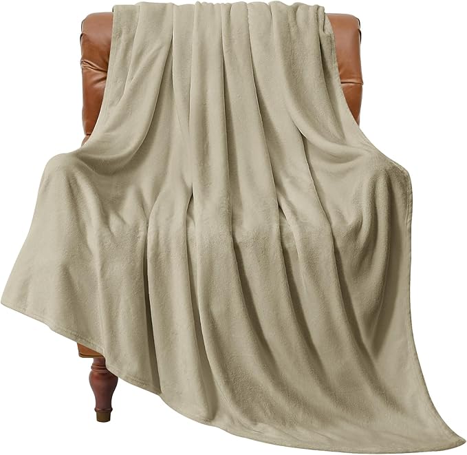 BEDELITE Fleece Blanket Oatmeal Throw Blankets for Couch & Bed, Luxury Plush Cozy Fuzzy Blanket 50x60 inches, Super Soft Warm Lightweight Throw Blanket for Travel Camping