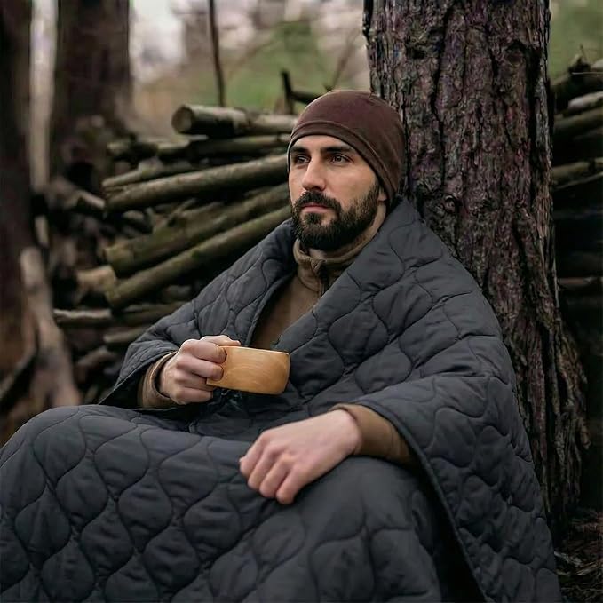 LOOGU Camo Blanket Waterproof Insulation Poncho Liner for Outdoor Camping, Hiking, Hunting, Survival, Backpacking, Picnicking