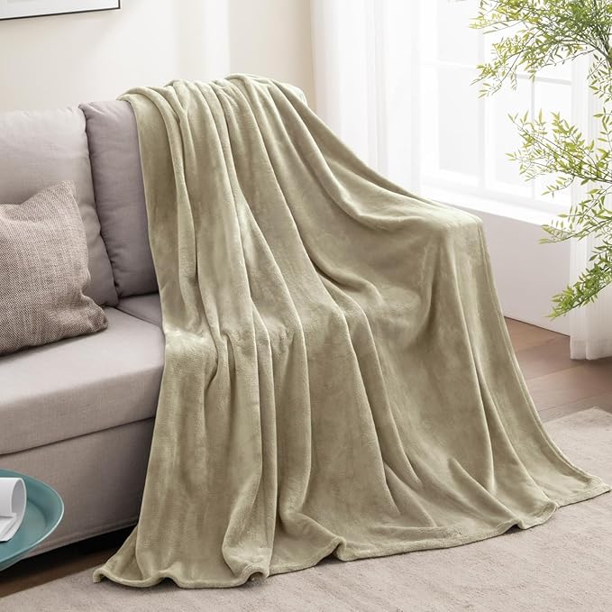 BEDELITE Fleece Blanket Oatmeal Throw Blankets for Couch & Bed, Luxury Plush Cozy Fuzzy Blanket 50x60 inches, Super Soft Warm Lightweight Throw Blanket for Travel Camping