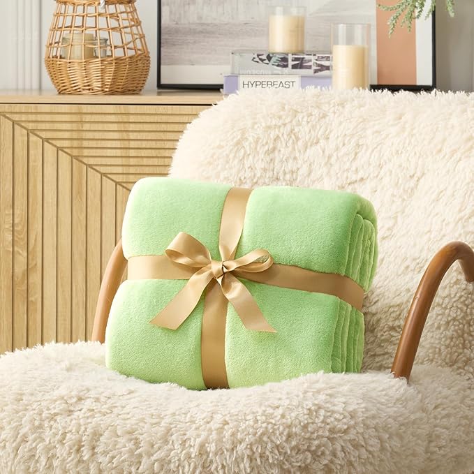 Hansleep Fleece Grass Green King Blanket, Super Soft Flannel Fuzzy Plush Cozy Blanket for All Seasons, Grass Green, King 90x108 Inches