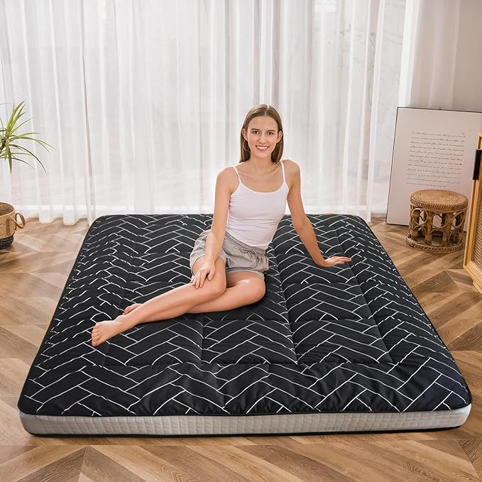 MAXYOYO Black Geometric Pattern Futon Mattress, Japanese Floor Mattress Quilted Bed Mattress Topper, Extra Thick Folding Sleeping Pad Breathable Floor Lounger Guest Bed for Camping Couch, Twin