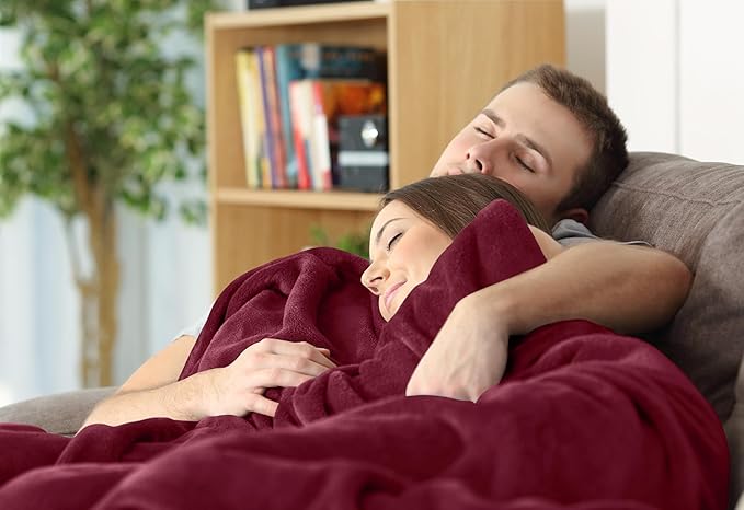 Utopia Bedding Fleece Blanket King Size Burgundy 300GSM Luxury Anti-Static Fuzzy Soft Microfiber Bed Blanket (90x102 Inch)