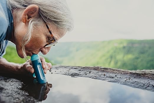 LifeStraw Peak Series – Solo Personal Water Filter for Hiking, Camping, Travel, Survival and Emergency preparedness. Removes Bacteria, parasites and microplastics, Blue Raspberry