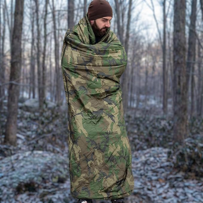 LOOGU Camo Blanket Waterproof Insulation Poncho Liner for Outdoor Camping, Hiking, Hunting, Survival, Backpacking, Picnicking