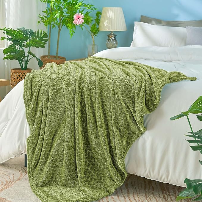 inhand Sage Green Fleece King Blanket for Bed, Super Soft Flannel Cozy Blankets for Adults, Lightweight Leaves Pattern Fuzzy Blanket for Office,Warm Plush Blankets for All Season, 90x108 Inches