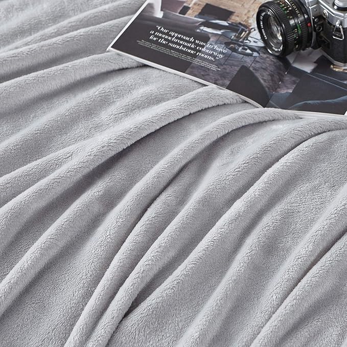 Hansleep Fleece Light Grey Throw XL Blanket, Super Soft Flannel Fuzzy Plush Cozy Blanket for All Seasons, Light Grey, Throw XL 50x70 Inches