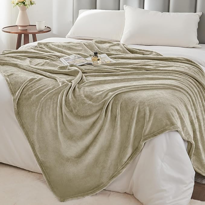 BEDELITE Fleece Blanket Twin Size Oatmeal Throw Blankets for Couch & Bed, Luxury Plush Cozy Fuzzy Blanket 60x80 inches, Super Soft Warm Lightweight Throw Blanket for Travel Camping