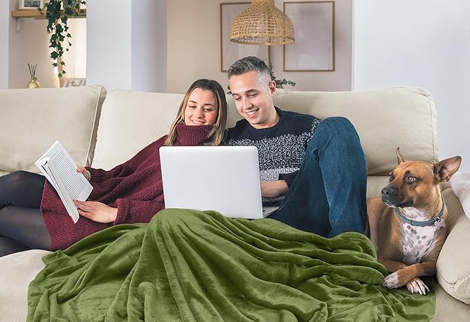 Utopia Bedding Fleece Blanket Queen Size Olive 300GSM Luxury Fuzzy Soft Anti-Static Microfiber Bed Blanket (90x90 Inch)
