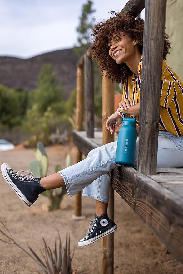 LifeStraw Go Series — Insulated Stainless Steel Water Filter Bottle for Travel and Everyday Use Removes Bacteria, Parasites and Microplastics, Improves Taste, 1L Polar White