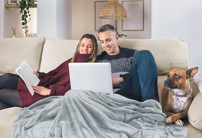 Utopia Bedding Fleece Blanket Twin Size Light Grey (60x80 Inches) Ultra Soft Warm Lightweight Microfiber Breathable Anti-Static Cozy Winter Bed Blanket, All-Season Home Decor Gift for Men & Women