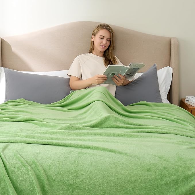 Hansleep Fleece Grass Green Twin Blanket, Super Soft Flannel Fuzzy Plush Cozy Blanket for All Seasons, Grass Green, Twin 60x80 Inches