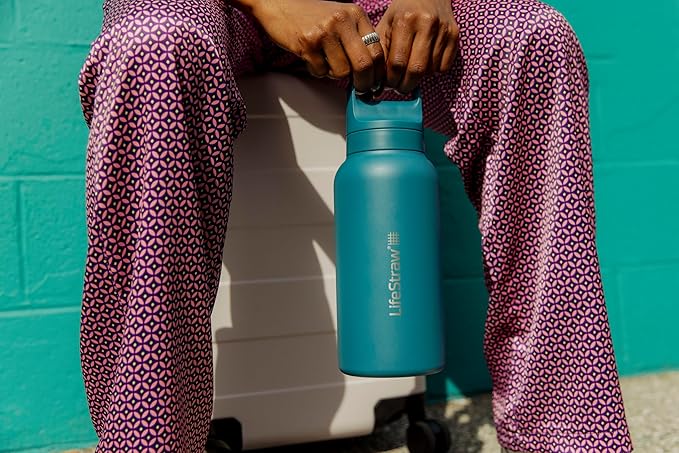 LifeStraw Go Series — Insulated Stainless Steel Water Filter Bottle for Travel and Everyday Use Removes Bacteria, Parasites and Microplastics, Improves Taste, 1L Polar White