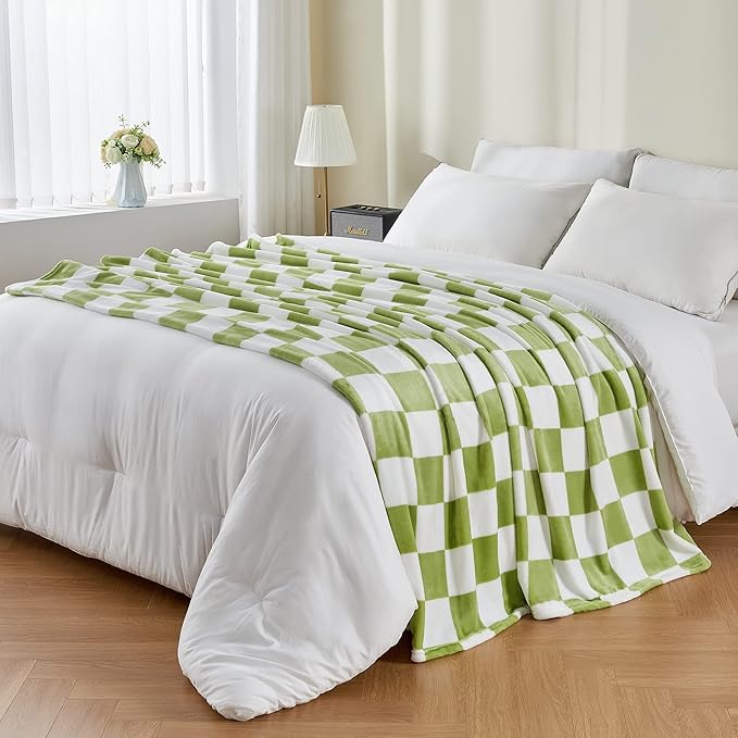 BEDELITE Checkered Twin Blanket for Couch Bed, Soft & Cozy Fleece Flannel Blanket with Checkerboard Grid Home Decor, Checkered Green, 60x80 Inches