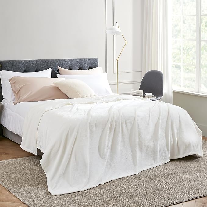 Hansleep Fleece Blanket for Couch White, Super Soft Throw Blanket Flannel Fuzzy, Plush Cozy Blanket for All Seasons, White, Throw 50x60 Inches