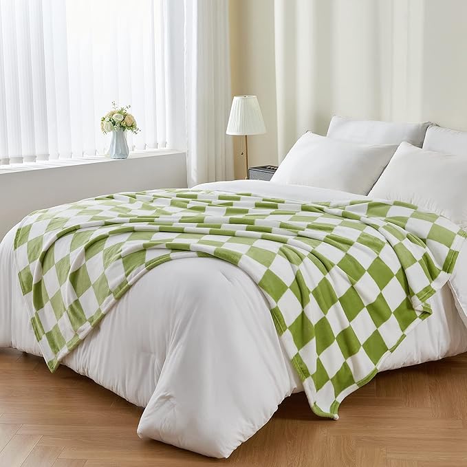 BEDELITE Checkered Twin Blanket for Couch Bed, Soft & Cozy Fleece Flannel Blanket with Checkerboard Grid Home Decor, Checkered Green, 60x80 Inches