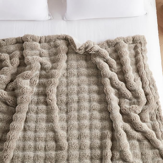 50x60 Inches Ultra-Soft Fuzzy Faux Fur Plush Throw Blanket - Thick, Warm Sherpa for Couch, Sofa, Bedroom, Camping - Decorative Blanket for Cozy Warmth, Bubble Brown